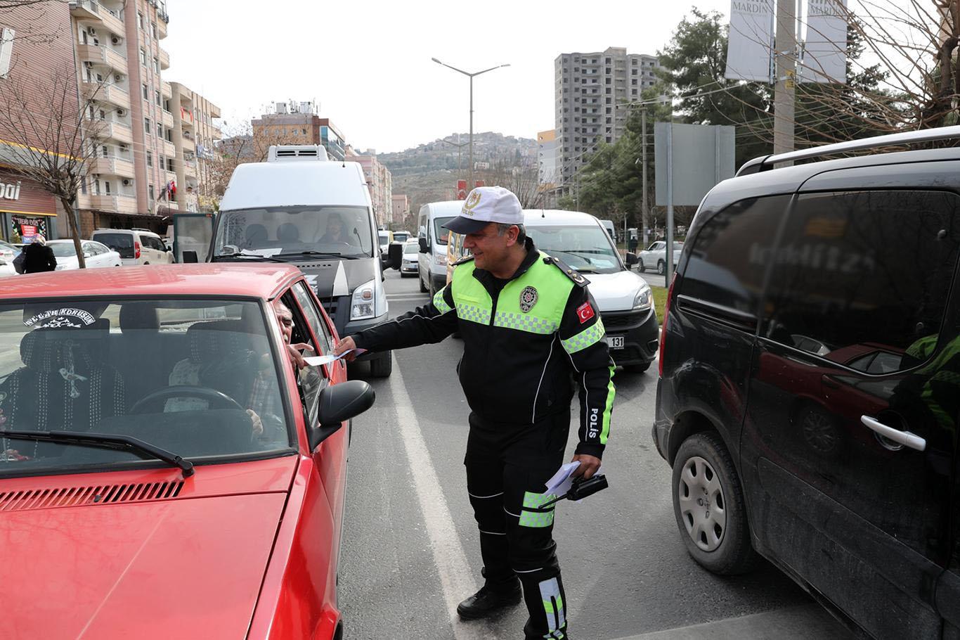 Trafik denetimlerinde 237 sürücüye para cezası verildi